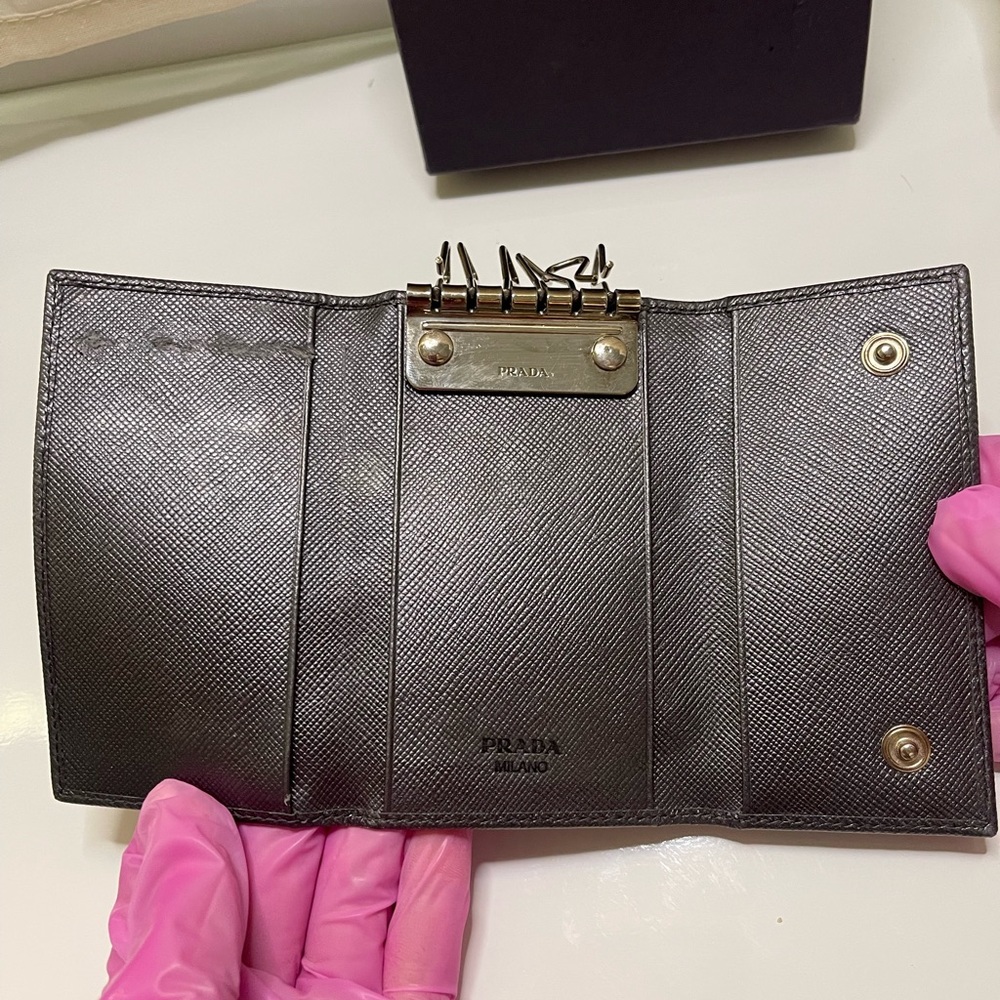 Prada Gunmetal Saffiano Key Holder / Card Tri-Fold Organizer Unisex - Picture 9 of 13